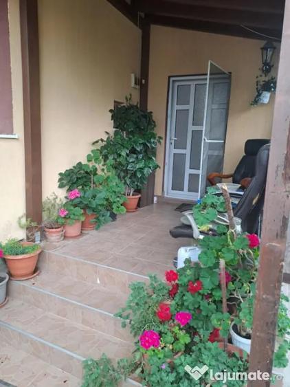 Casă cu 2 camere cu Teren 700 Mp în Mărăști