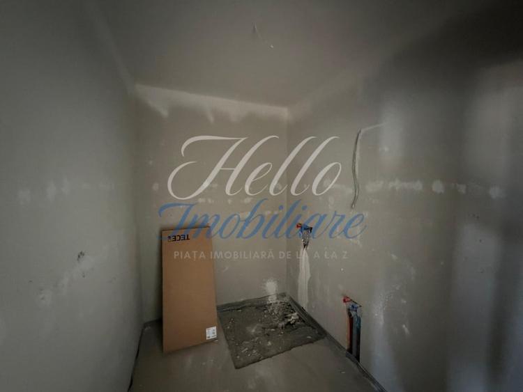 Apartament cu 3 camere semidecomandat în Florești