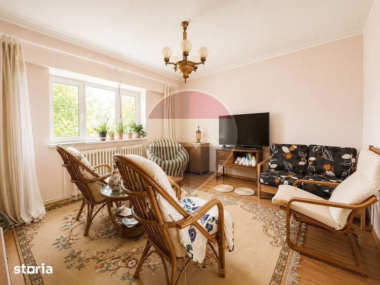 Apartament cu 3 camere decomandat, mobilat în Capitol