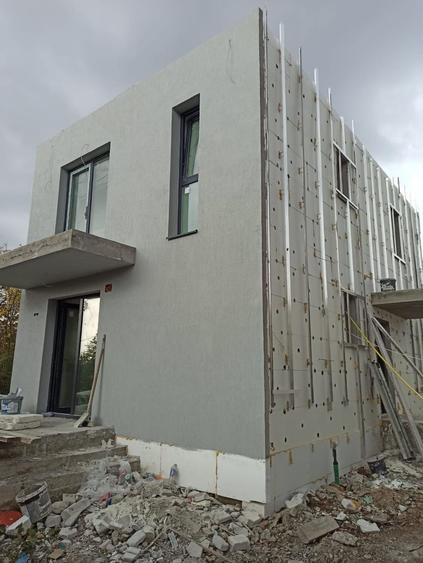 Casă individuală cu 3 camere cu Canalizare în Central
