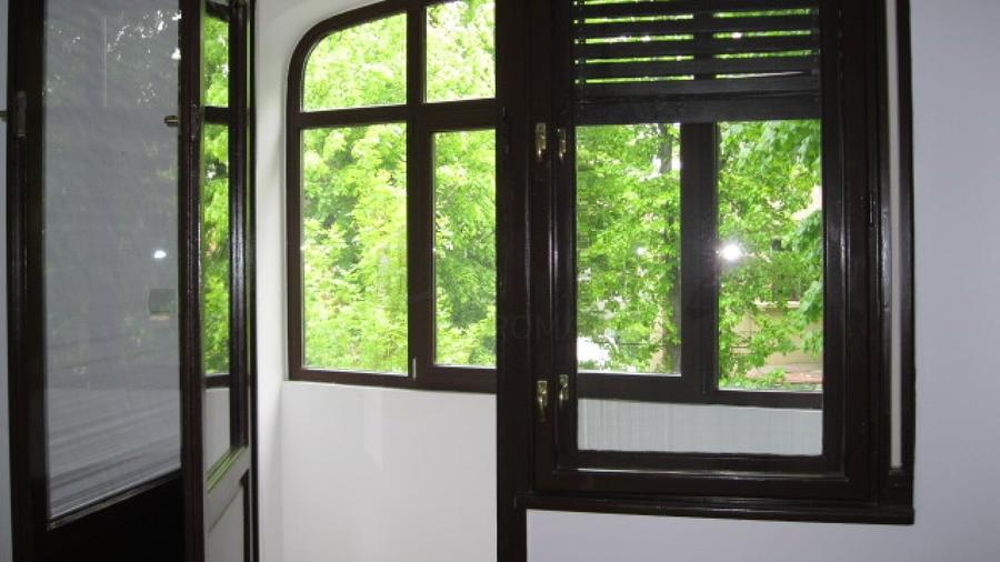 Apartament cu 4 camere decomandat în Primăverii