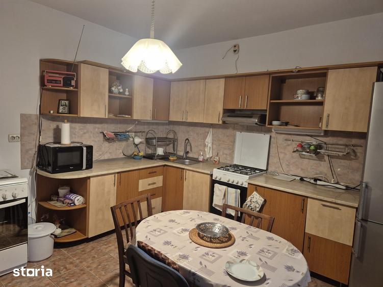 Casă cu 6 camere cu Teren 662 Mp în Central