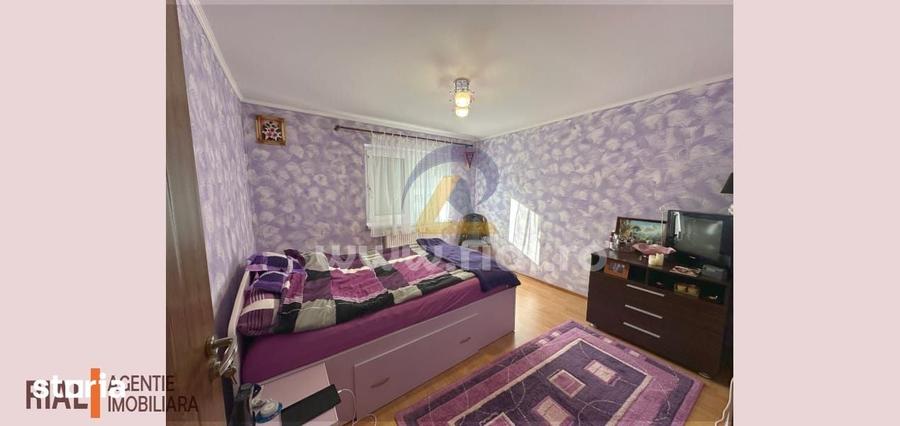 Apartament cu 3 camere decomandat în Vitrometan