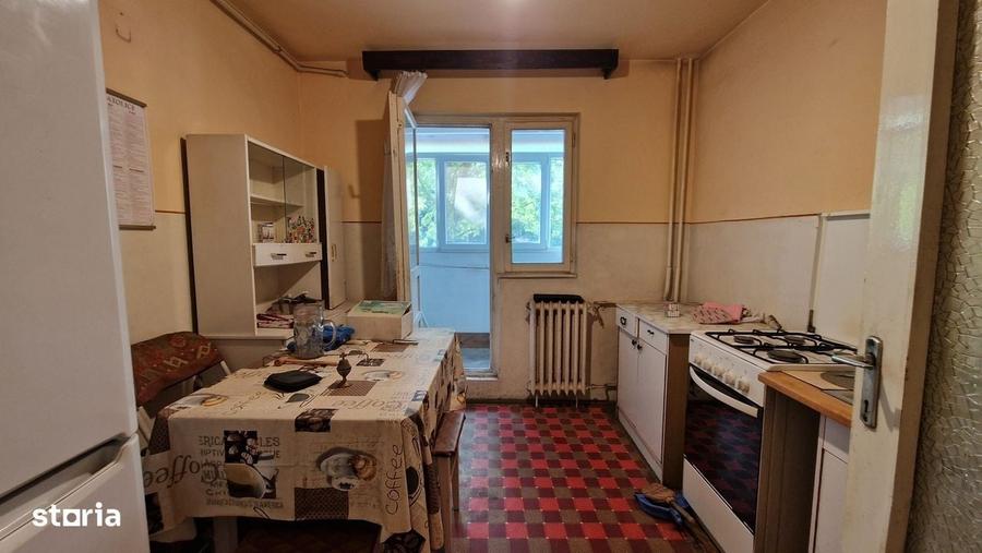 Apartament cu 3 camere decomandat în Dacia