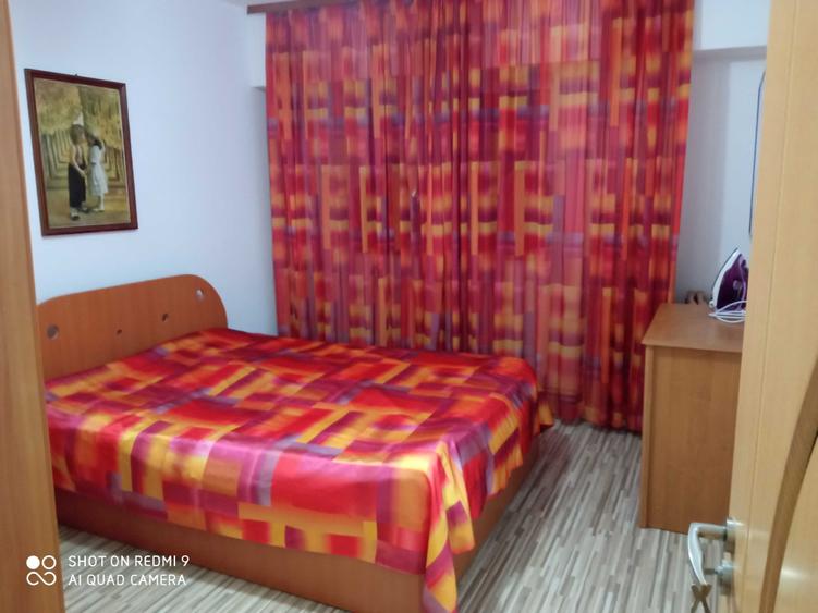 Apartament cu 3 camere semidecomandat în Central