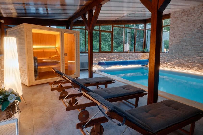 Casă individuală cu 9 camere cu Piscina în Sibiel