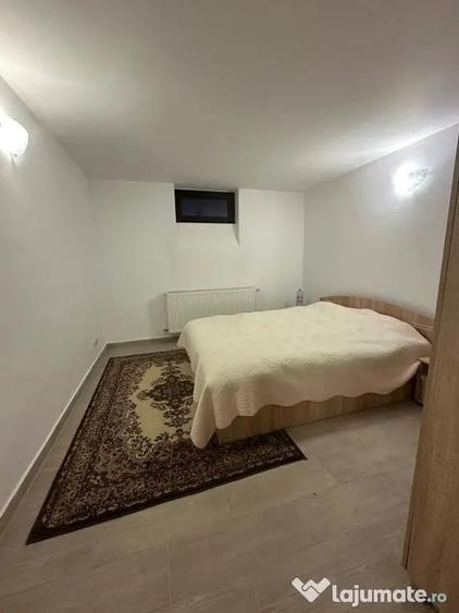Apartament cu 5 camere decomandat în Panduri