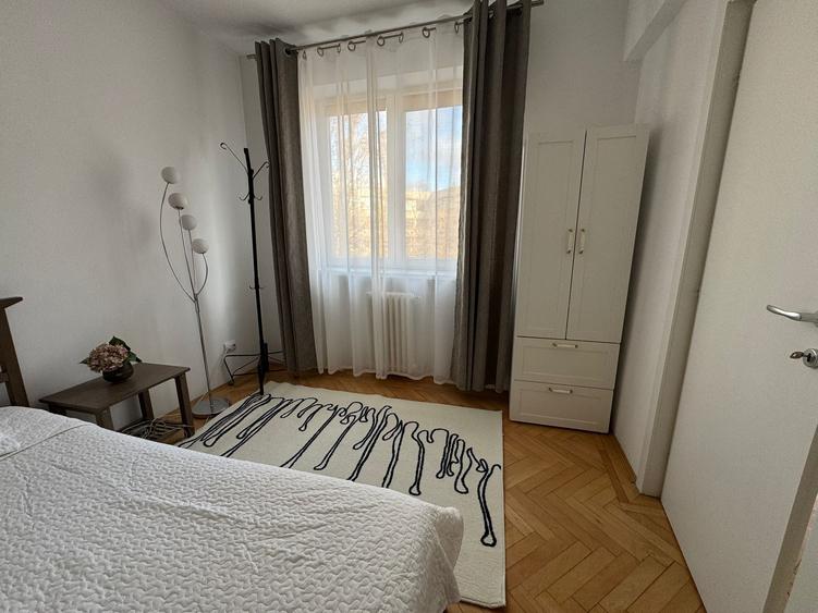 Apartament cu 2 camere decomandat în P-ța Universității