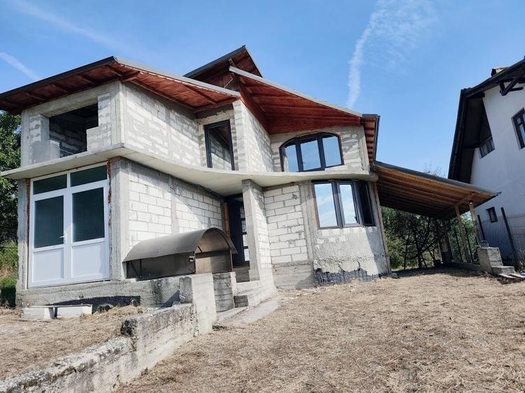 Casă cu 4 camere în Corbșori