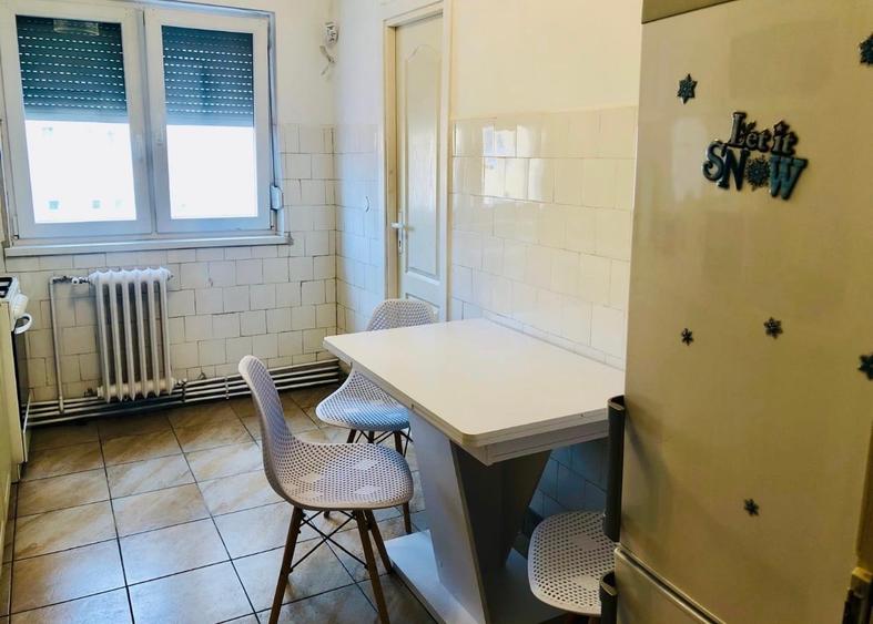 Apartament cu 4 camere decomandat în Punctele Cardinale