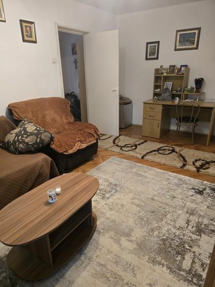 Apartament cu 3 camere decomandat în Mihai Bravu