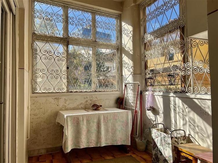 Casă individuală cu 10 camere cu Garaj în Primăverii
