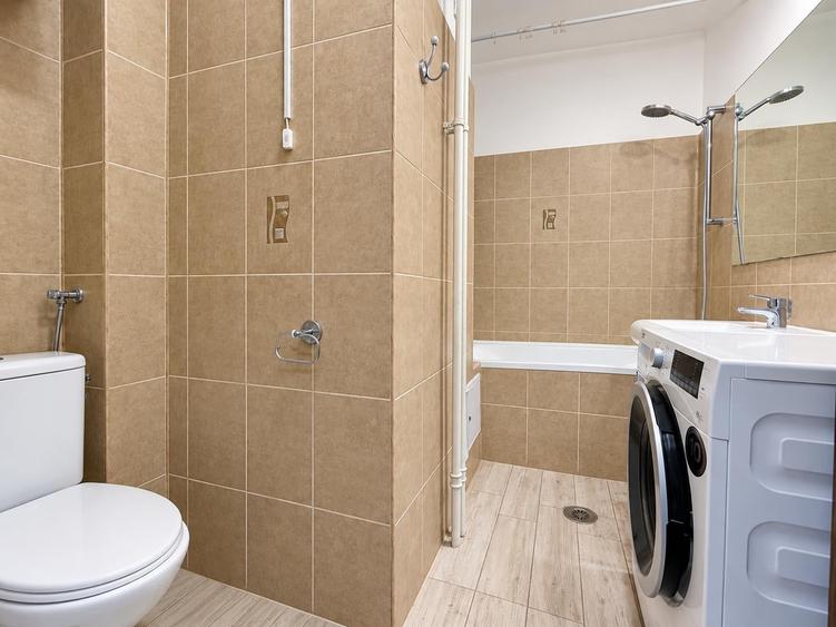 Apartament cu 3 camere semidecomandat, mobilat în Calea Victoriei