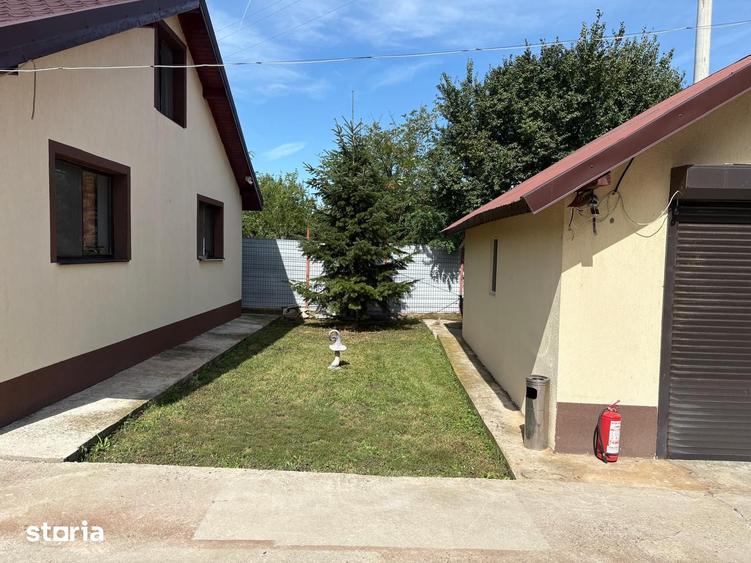 Casă cu 4 camere decomandat cu Canalizare în Sărățeni