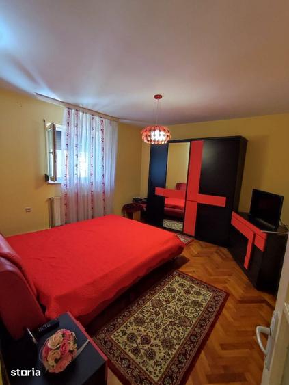 Casă cu 3 camere semidecomandat cu Teren 200 Mp în Viile Noi