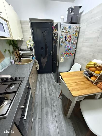 Apartament cu 3 camere semidecomandat în Mioriței