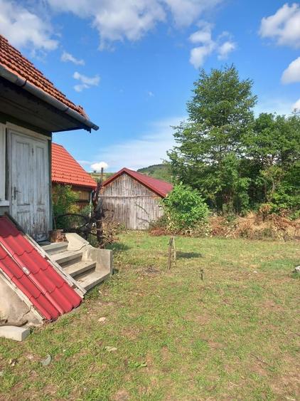 Casă cu 3 camere în Tărlungeni