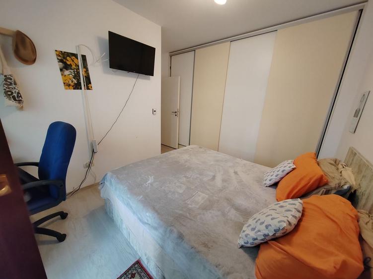 Apartament cu 3 camere decomandat, mobilat în Valea Adâncă