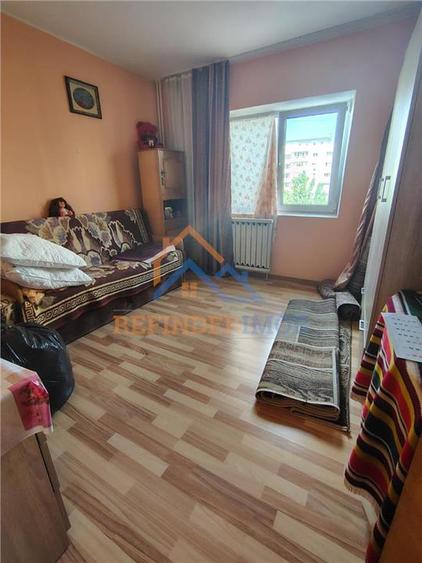 Apartament cu 3 camere decomandat în Sebastian