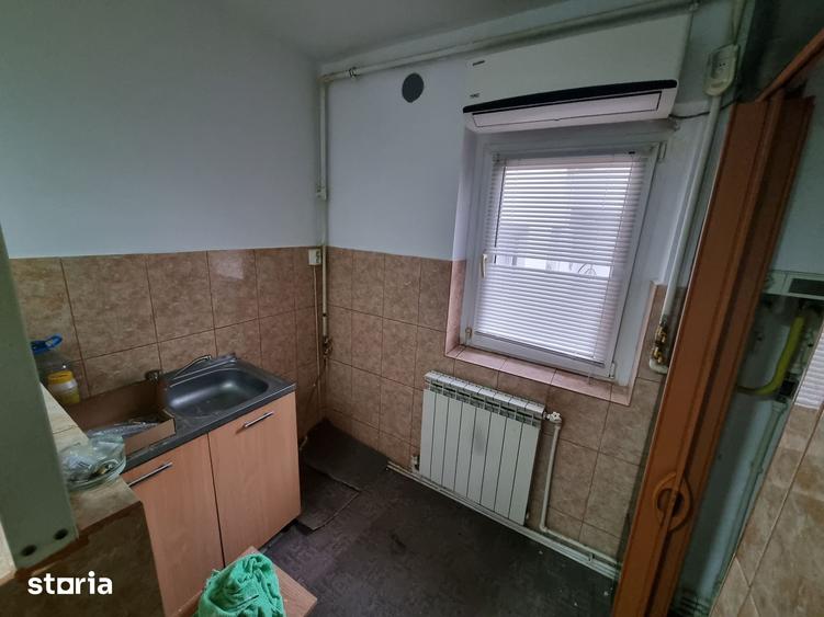 Apartament cu 3 camere decomandat în Poarta 6