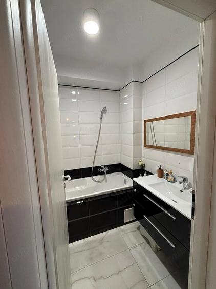 Apartament cu 3 camere decomandat în Tineretului
