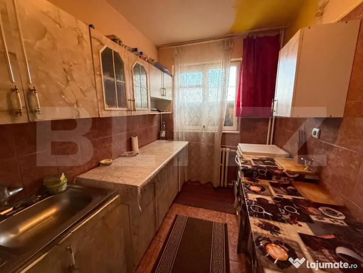 Apartament cu 3 camere semidecomandat în Central