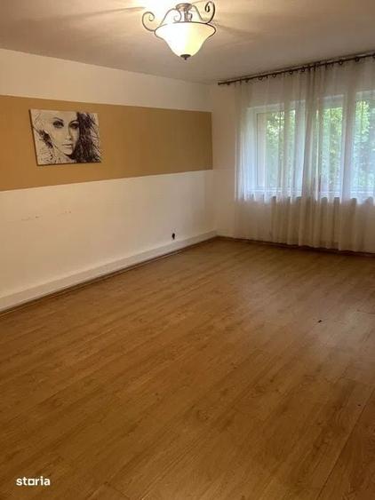 Apartament cu 3 camere decomandat în Astra