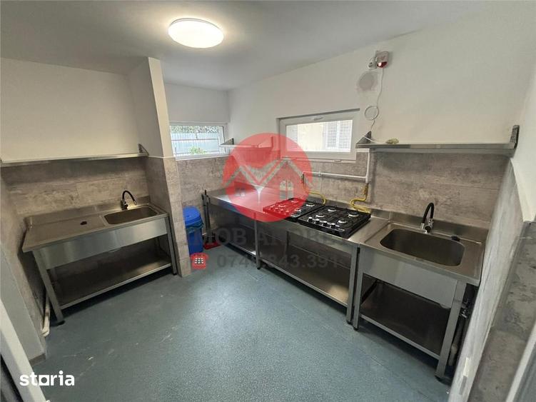 Casă cu 10 camere cu Teren 300 Mp în Central