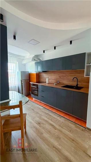 Apartament cu 3 camere decomandat în 7 Noiembrie