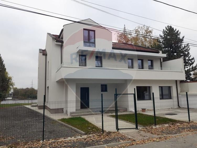 Casă individuală cu 8 camere cu Teren 1200 Mp în Mogoșoaia