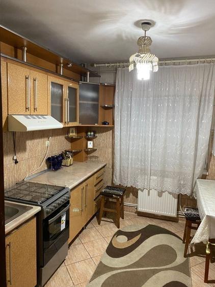 Apartament cu 3 camere decomandat în Șcheia