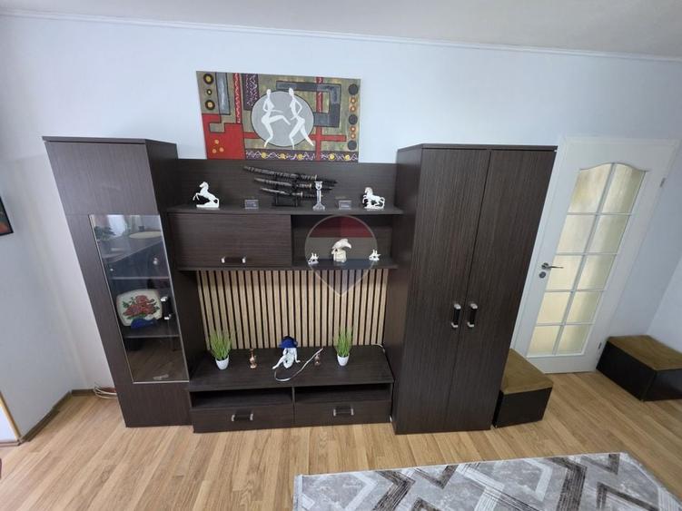 Apartament cu 4 camere decomandat, mobilat în Rahova