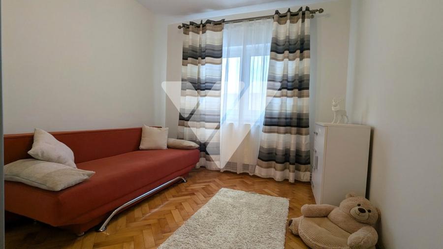 Apartament cu 3 camere decomandat, mobilat în Central