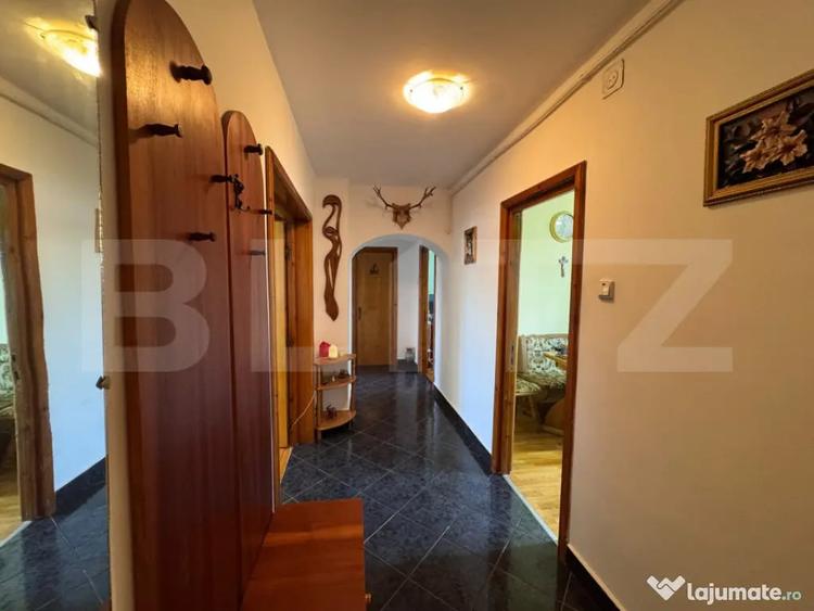 Apartament cu 3 camere decomandat în Micro 11