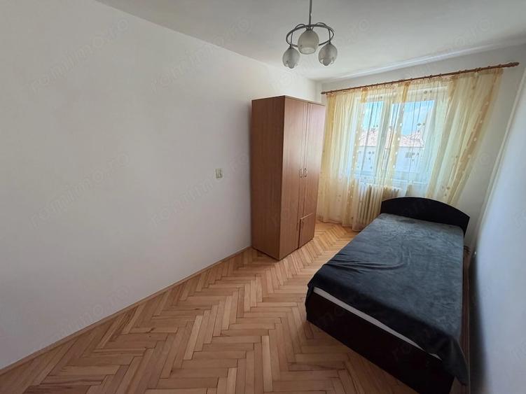 Apartament cu 3 camere în Cetate