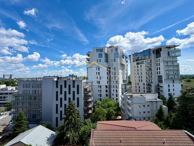 Apartament cu 5 camere decomandat în Herăstrău