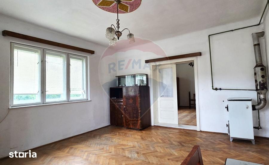 Casă cu 3 camere semidecomandat cu Teren 2200 Mp în Gornești