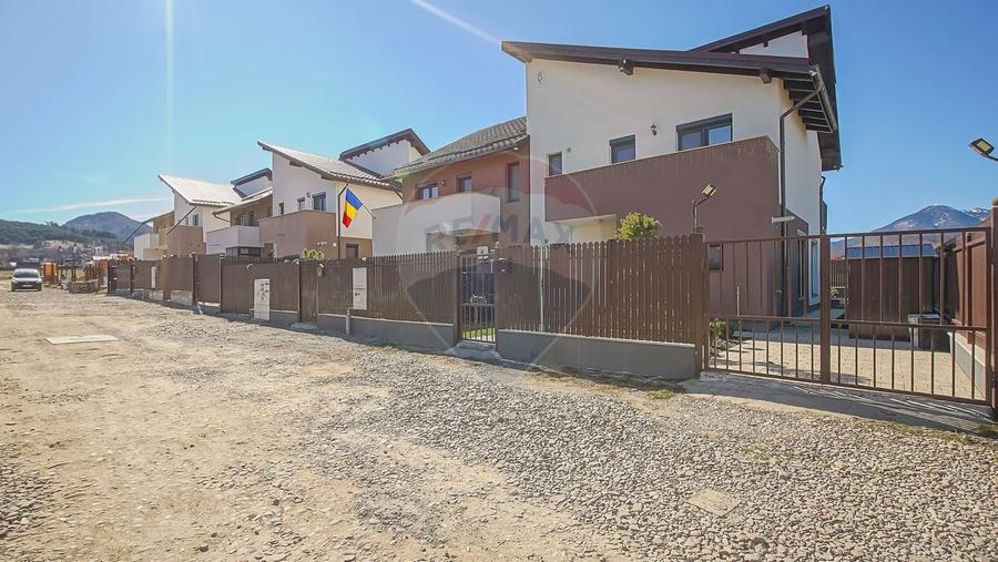 Duplex cu 4 camere cu Teren 250 Mp în Sud-Est