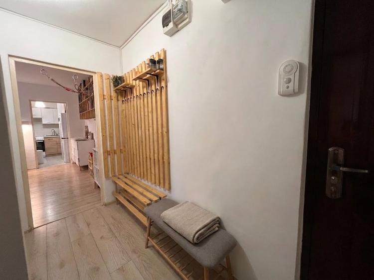 Apartament cu 3 camere nedecomandat, mobilat în Metalurgie