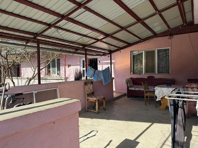 Casă cu 5 camere cu Teren 4000 Mp în Supur