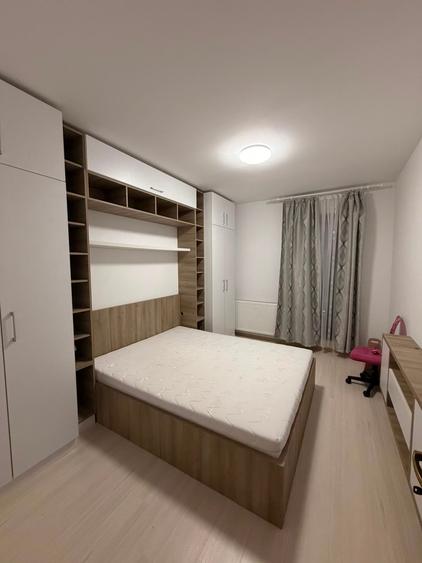 Apartament cu 4 camere decomandat în Băneasa
