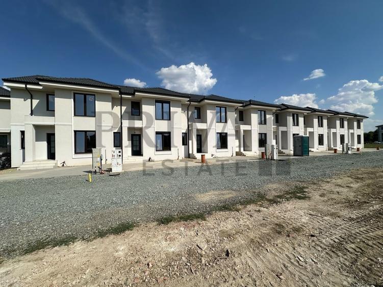 Casă cu 3 camere cu Canalizare în Giroc