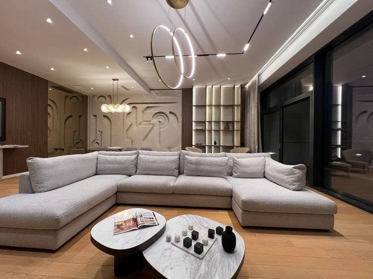 Apartament cu 4 camere decomandat în Herăstrău