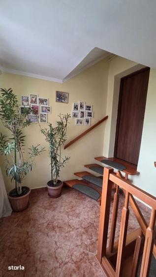 Casă cu 5 camere cu Teren 1300 Mp în Central