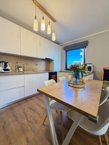 Apartament cu 3 camere semidecomandat, mobilat în Europa