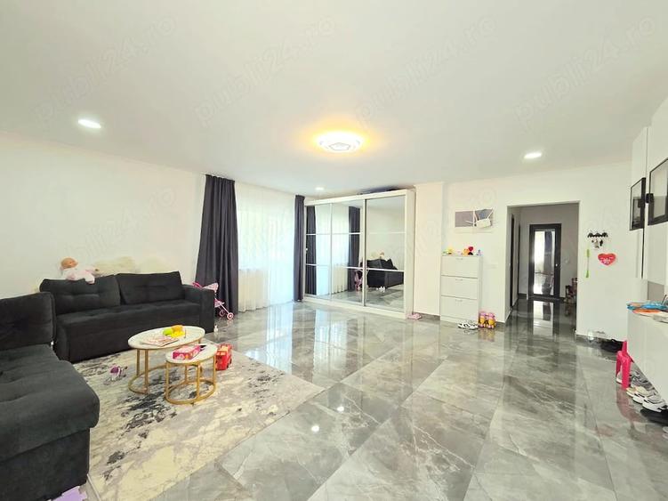 Apartament cu 4 camere decomandat în Central