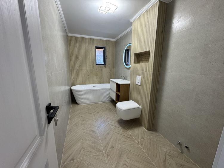 Casă cu 4 camere în Central