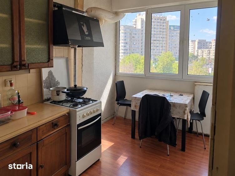 Apartament cu 3 camere decomandat în Obor