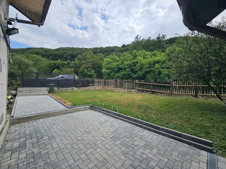 Casă cu 5 camere cu Teren 880 Mp în Păuliș