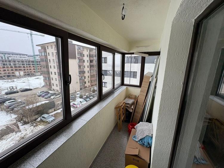 Apartament cu 3 camere decomandat în Roșu